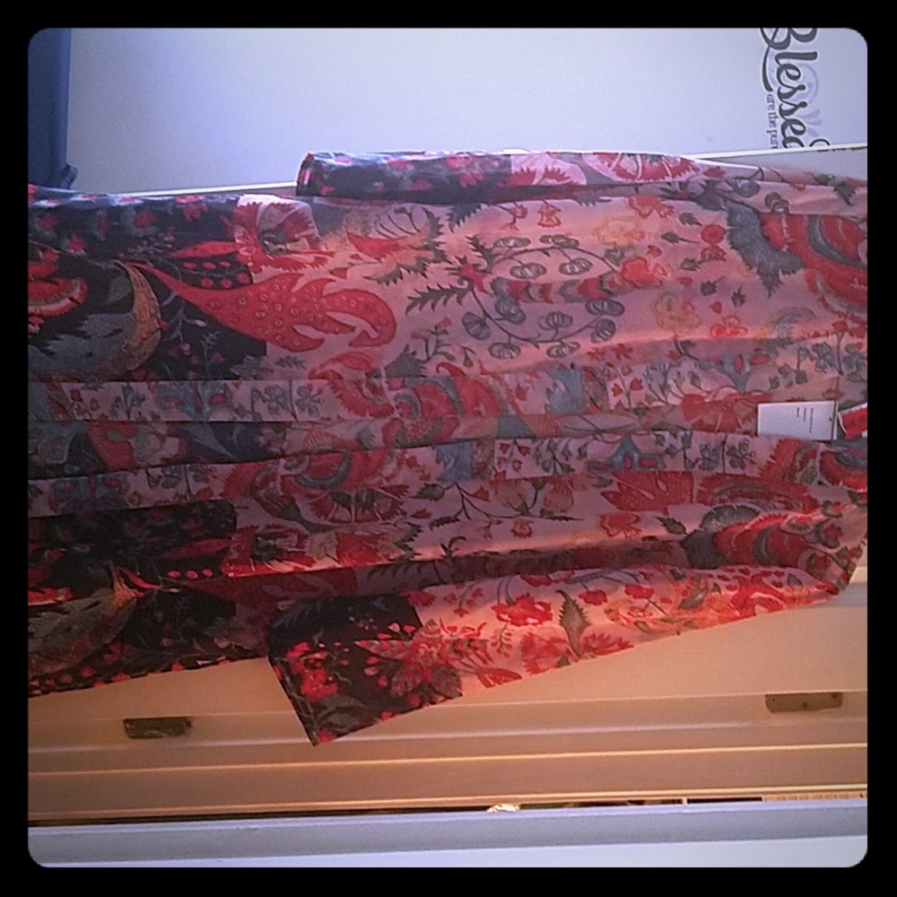 Floral, light sweater or could be used as robe